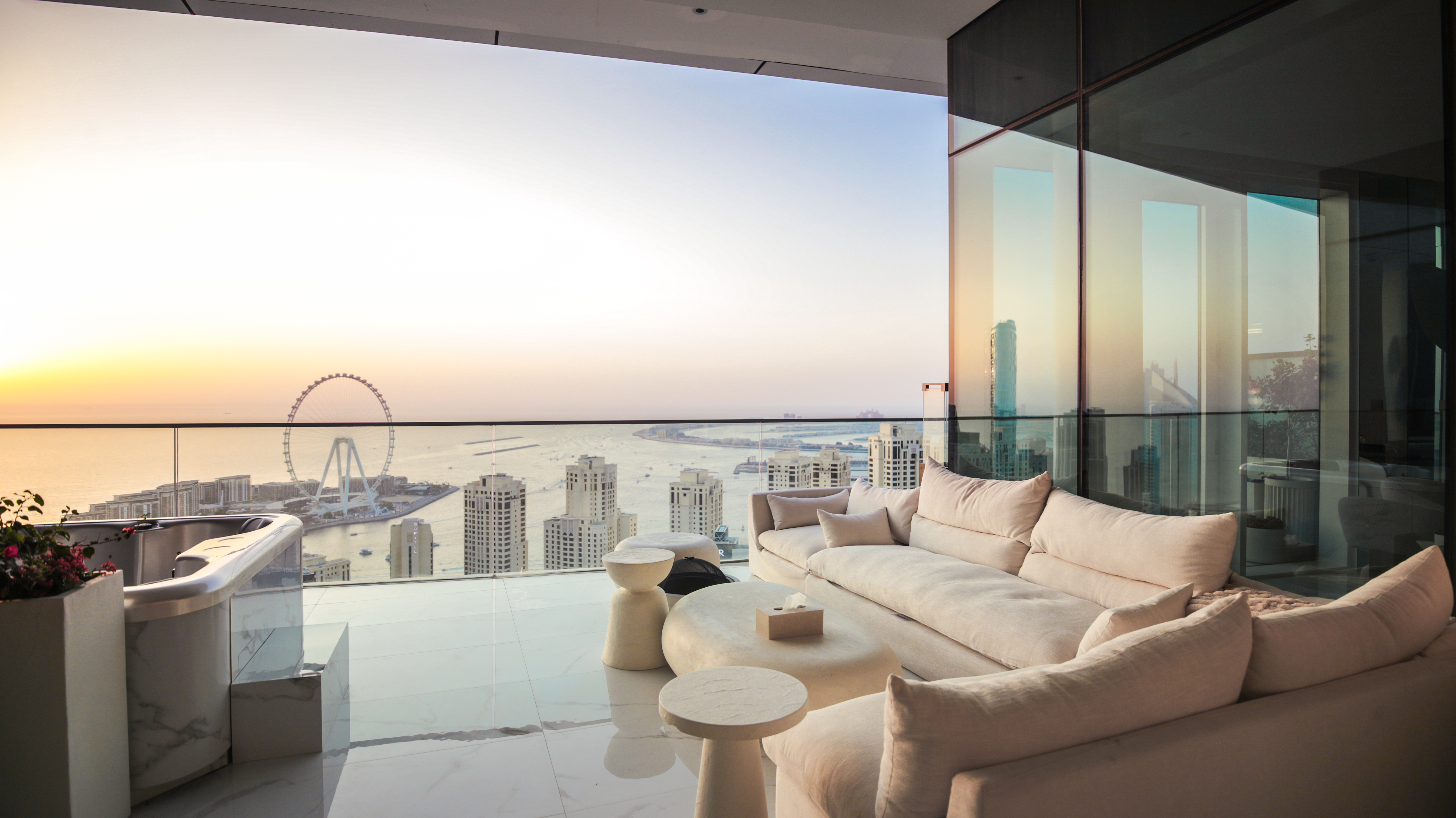 Vida Pent House in Marina